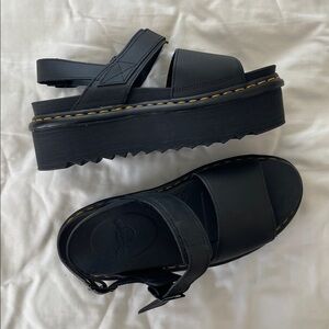 DR MARTENS - BLAIRE HYDRO LEATHER PLATFORM STRAP SANDALS BLACK - women’s size 10